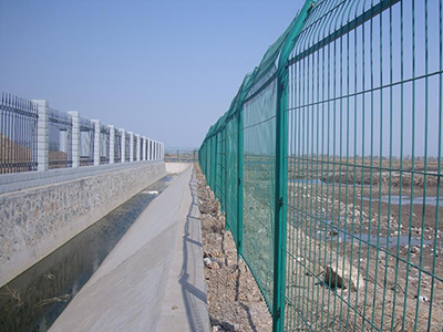 高速公路护栏网图片1